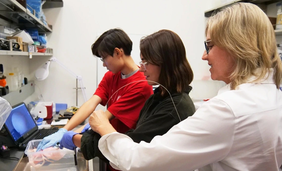Jennifer Barton (right) works with two high school students from the BIO5 Institute's KEYS internship program.